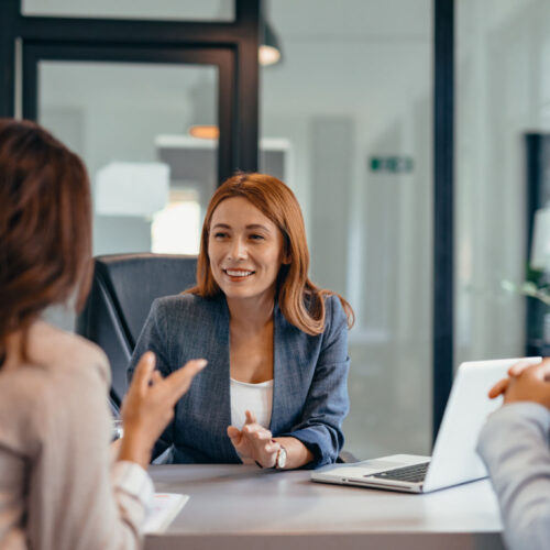 kairoscc10 Shot of group of business persons in business meeting. Three entrepreneurs on meeting in board room. Corporate business team on meeting in modern office. Female manager discussing new project with her colleagues. Company owner on a meeting with two of her employees in her office. Three business professionals are engaged in a discussion at an office meeting, highlighting teamwork, professional attire, and a modern workplace environment.
